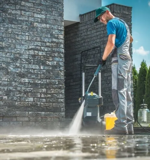 Pressure washing Lakeland FL service restoring home exterior to like-new condition