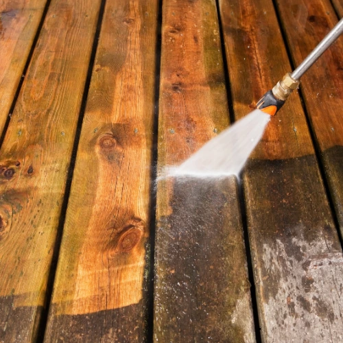 Professional fence & deck cleaning in Lakeland FL restoring wood’s natural beauty and removing dirt, mold, and weather stains.