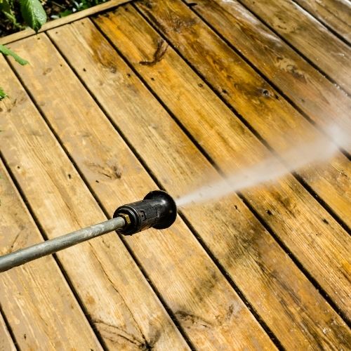 Professional fence & deck cleaning in Lakeland FL restoring wood’s natural beauty and removing dirt, mold, and weather stains.