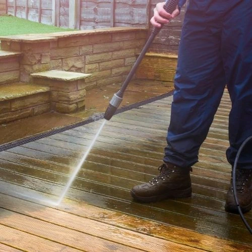 Professional fence & deck cleaning in Lakeland FL restoring wood’s natural beauty and removing dirt, mold, and weather stains.