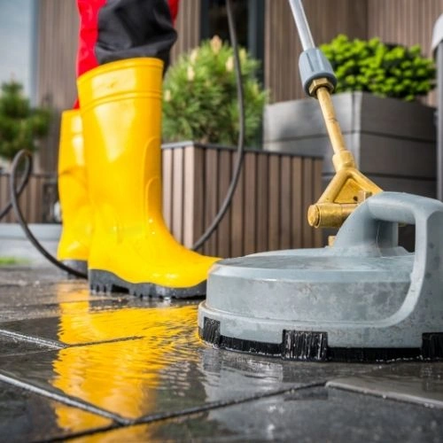 DIY vs Professional Pressure Washing in Lakeland